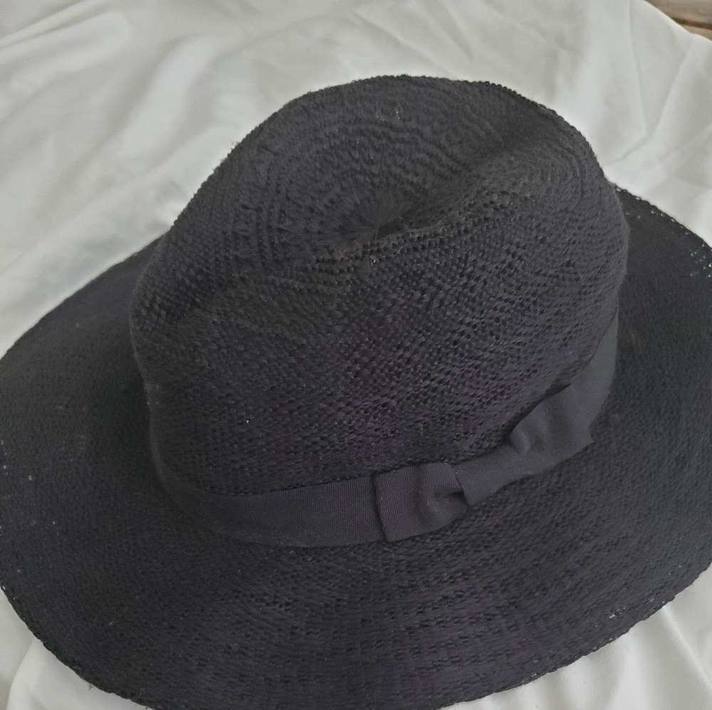 Black woven wide brim hat